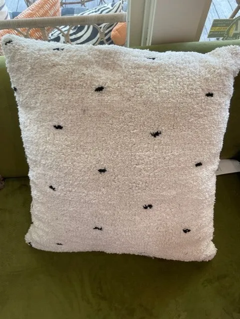 24 SQUARE TUFTED PILLOW