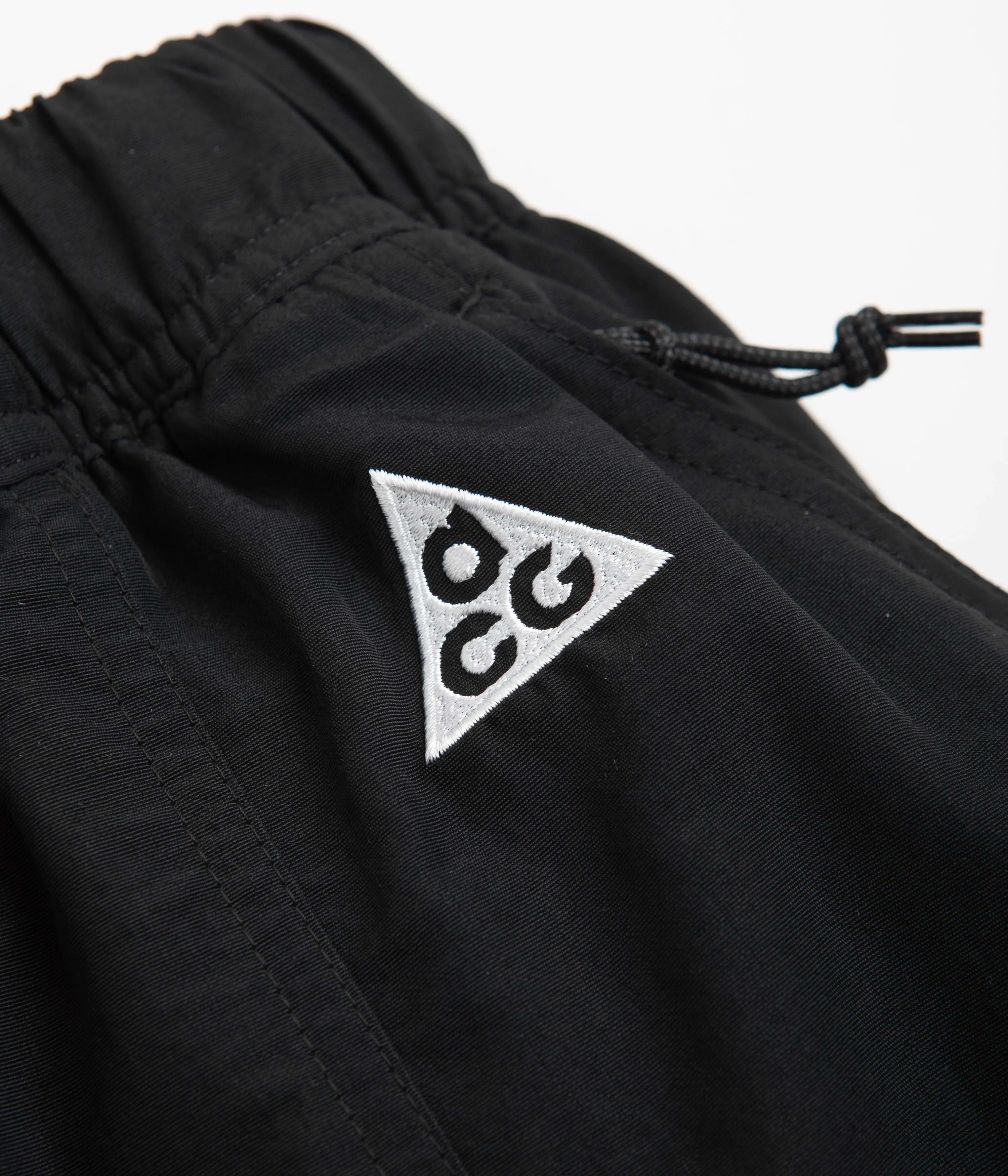 Nike ACG Snowgrass Cargo Shorts - Black / Anthracite / Summit White